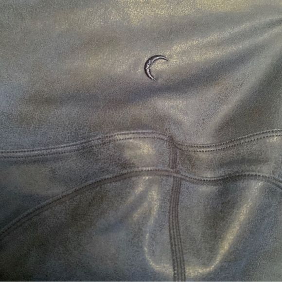 Zyia Distressed Blue Ankle Cinch Hi-Rise 7/8 24” size 4 EUC worn once - Picture 4 of 6